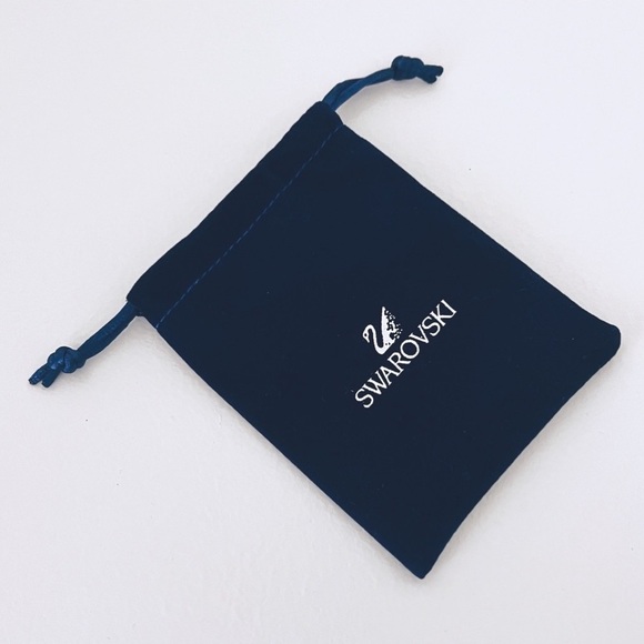 Swarovski Crystal Gema Flower Stud Earrings - Picture 4 of 5